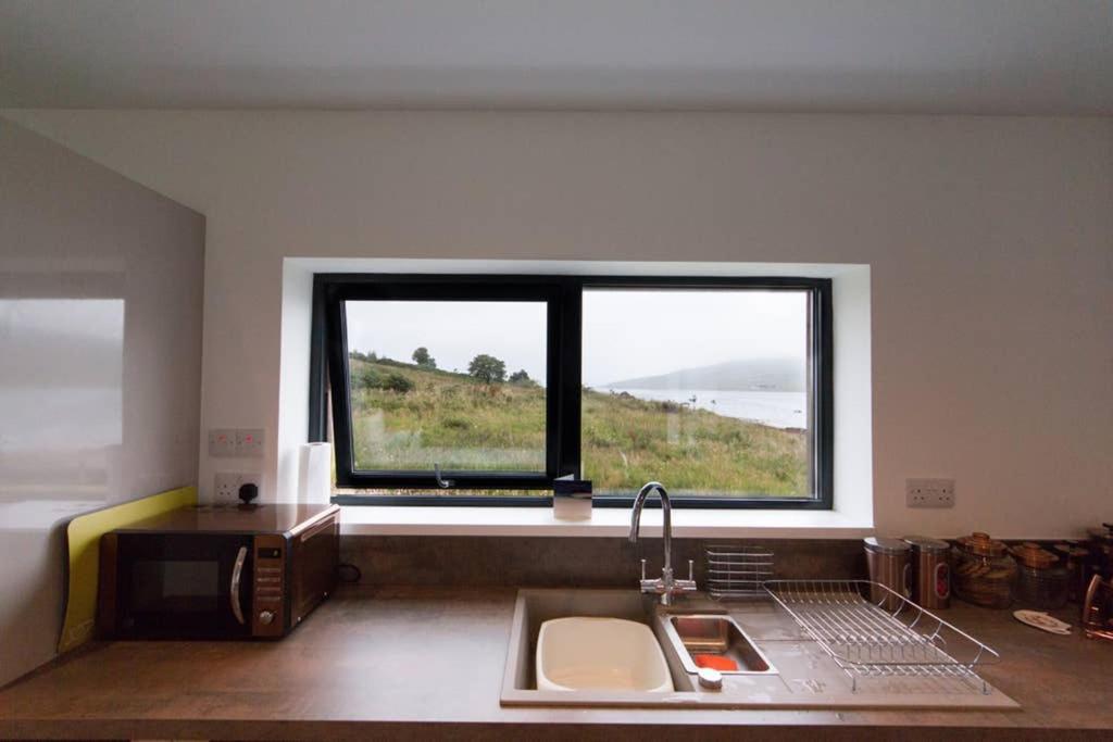 Beautiful Views From Right Above The Water Vila Dunan Exterior foto